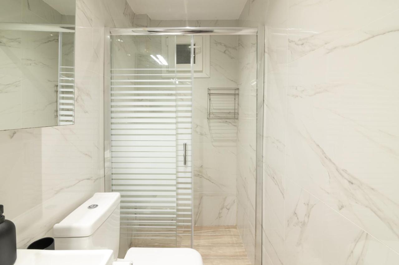 White Lux House In Town Apartment Thessaloniki Exterior photo